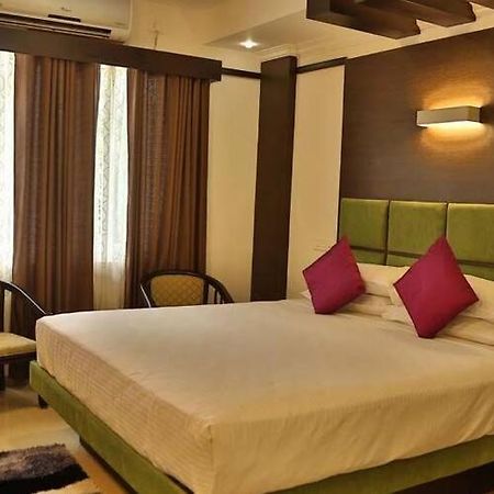 Continento The Classic Hotel Tirur Exterior photo